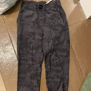 Lululemon cropped pants